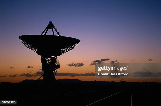 radio telescope silhouette - national radio astronomy observatory stock pictures, royalty-free photos & images