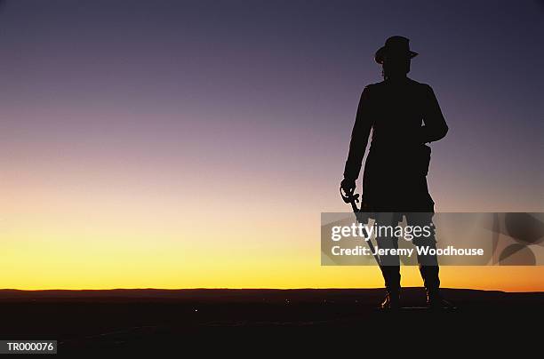 statue of general warren - general images of commuters as australia employment figures are released stockfoto's en -beelden