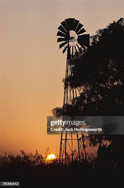 farm windmill - 工業用風車 ストックフォトと画像