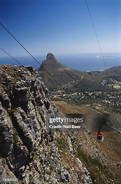 cable car on top of table mountain in cape town - town imagens e fotografias de stock