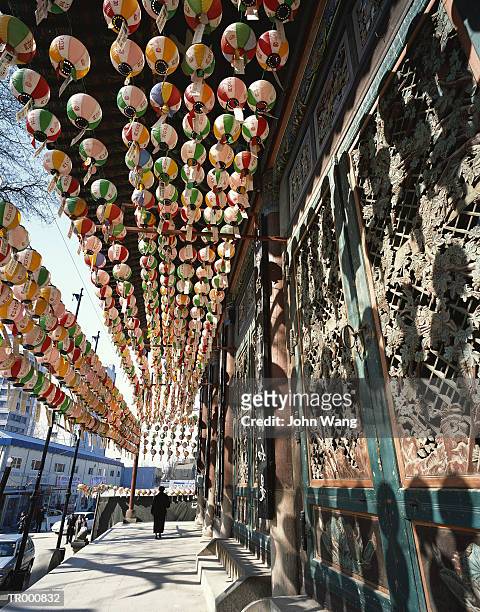 street with lanterns - festival of flight to mark london biggin hill airports centenary year celebrations stockfoto's en -beelden