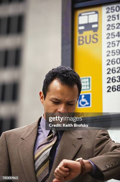 waiting for the bus - for stock-fotos und bilder