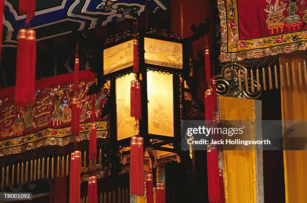 hanging lanterns - jack o lantern imagens e fotografias de stock