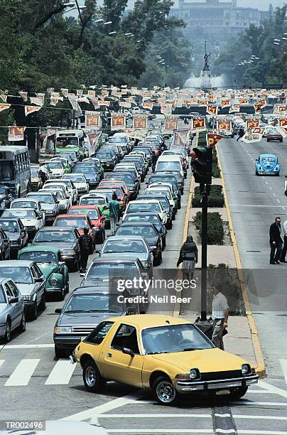 mexico city traffic - messico centrale foto e immagini stock