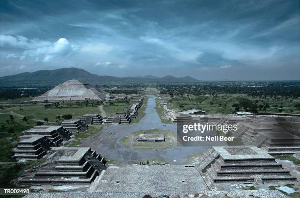 aztec ruins in teotihuacan - messico centrale foto e immagini stock