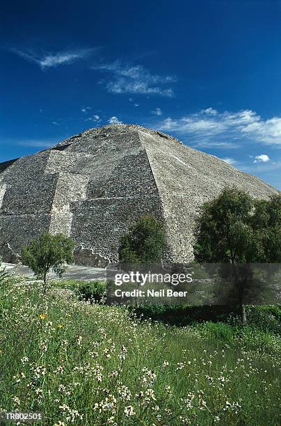 pyramid of the sun, teotihuacan - messico centrale foto e immagini stock