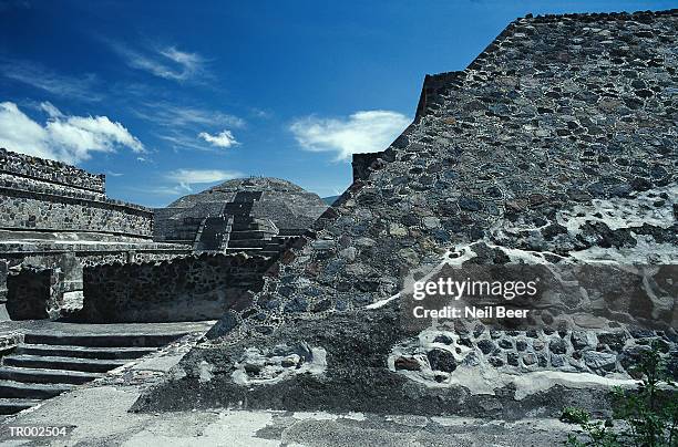 ruins at teotihuacan - messico centrale foto e immagini stock