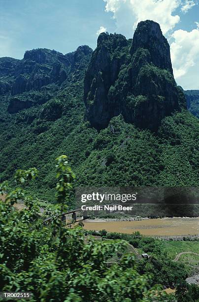 rail through copper canyon - valley type stock pictures, royalty-free photos & images