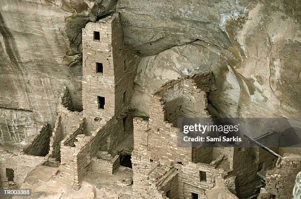 ruins in mesa verde national park - cliff dwelling stock-fotos und bilder