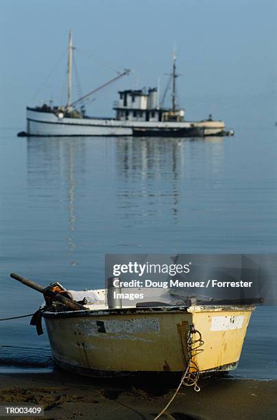 boat scene - parte del barco fotografías e imágenes de stock