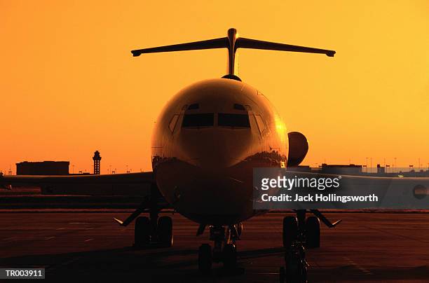 jumbo set sunset - taxiing stock pictures, royalty-free photos & images