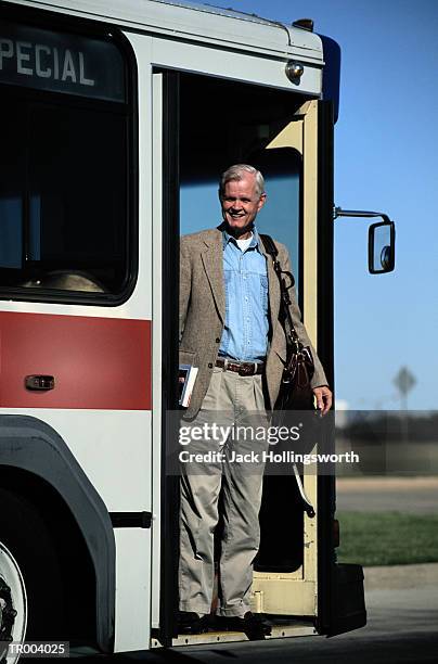 man leaving airport bus - open roads world premiere of mothers day arrivals stockfoto's en -beelden