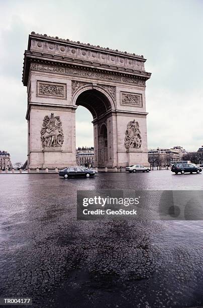 arc de triomphe, paris, france - em cima de imagens e fotografias de stock