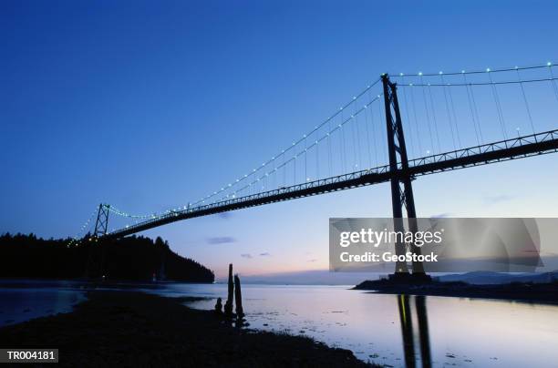 lions gate bridge in vancouver at sunset - vancouver lions gate stock-fotos und bilder