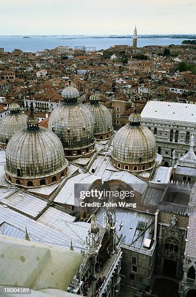 venice cityscape - wange an wange stock pictures, royalty-free photos & images