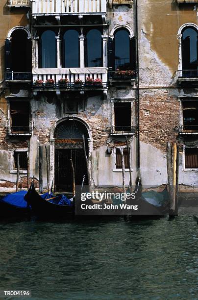 canal at venice - wange an wange stock pictures, royalty-free photos & images