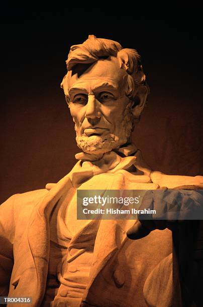 statue of abraham lincoln - king juan carlos attends a meeting of the council of ministers at the zarzuela palace stockfoto's en -beelden