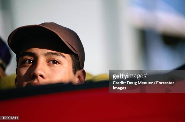 boy in car - cruzeiro v cerro porteno copa bridgestone libertadores 2014 round of 16 stockfoto's en -beelden