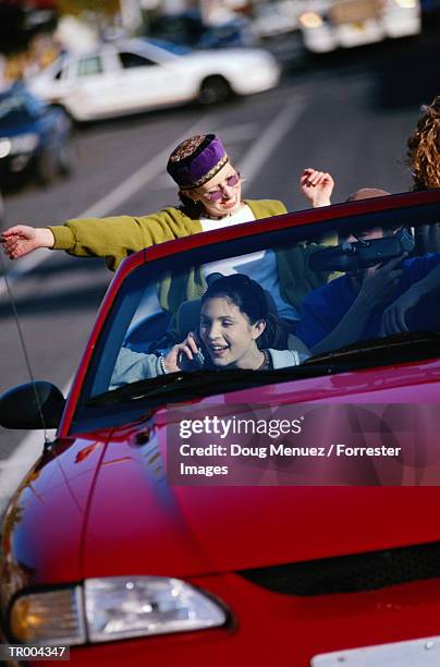 girls in car having fun - cruzeiro v cerro porteno copa bridgestone libertadores 2014 round of 16 stockfoto's en -beelden