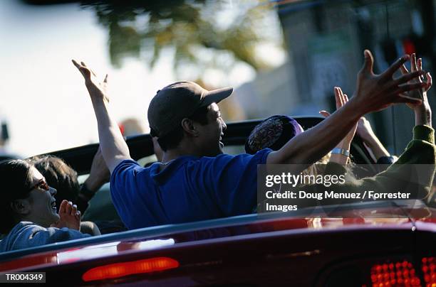 car fun - cruzeiro v cerro porteno copa bridgestone libertadores 2014 round of 16 stockfoto's en -beelden