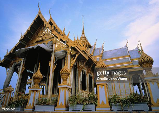 thai palace - wang he stock-fotos und bilder