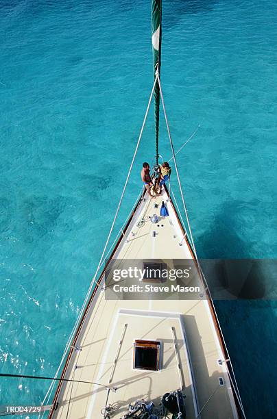 bow of sailboat - peça de embarcação imagens e fotografias de stock