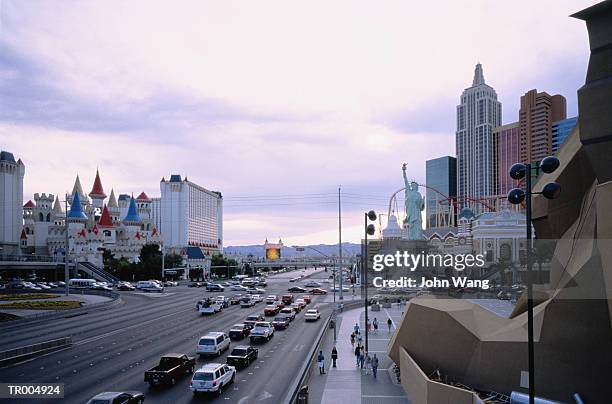 highway in las vegas - wange an wange stock pictures, royalty-free photos & images