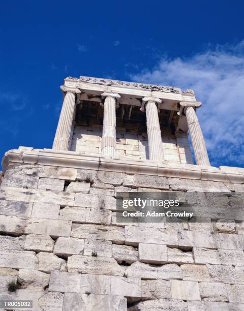 temple of athena nike - zentralgriechenland stock-fotos und bilder