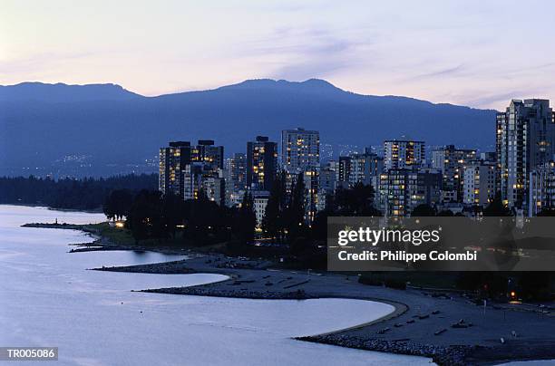 vancouver at twilight - canadas grammy night a salute to canadas nominees at the 58thgrammy awards and showcase of canadian music excellence stockfoto's en -beelden