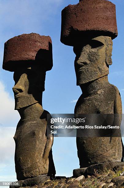 easter island statues - norwegian royal family attends the unveiling of a statue of king olav v in oslo stockfoto's en -beelden