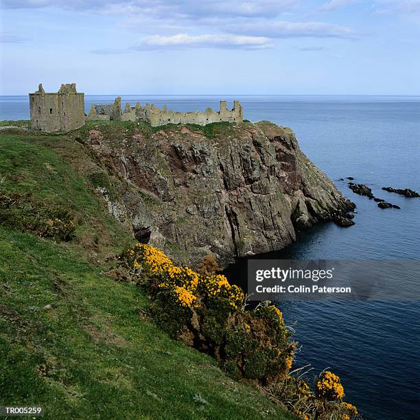 dunnotar castle - グランピアン地方 ストックフォトと画像