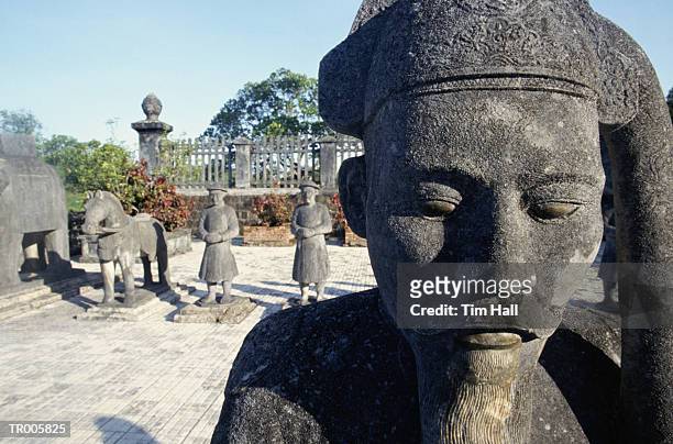 statuary in hue, vietnam - thua thien hue province stock pictures, royalty-free photos & images