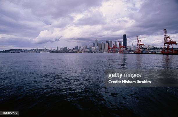 seattle long shot - north pacific ocean stock pictures, royalty-free photos & images