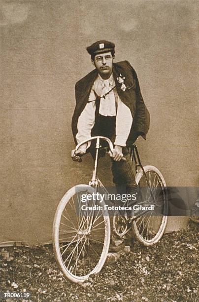 man on bicycle - human powered vehicle stock pictures, royalty-free photos & images