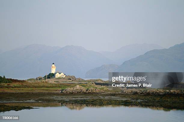 lighthouse - highland islands stock pictures, royalty-free photos & images