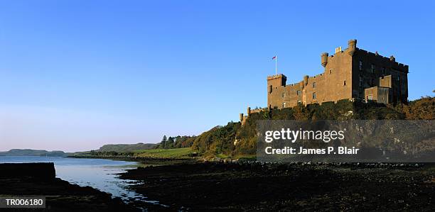 dunvegan castle - james p blair stock pictures, royalty-free photos & images