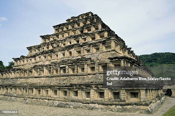 pyramid - central mexico ストックフォトと画像