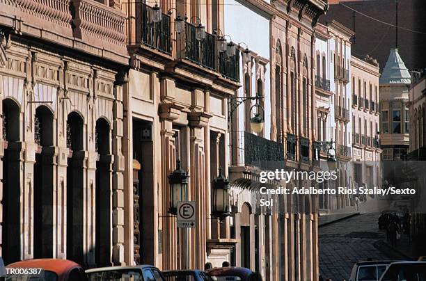 row of buildings, zacatecas - messico centrale foto e immagini stock