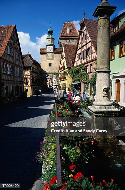 germany, bavaria, rothenburg ober der tauber, street scene - bavaria stockfoto's en -beelden