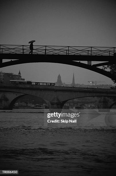 bridge over seine - seine stock-fotos und bilder