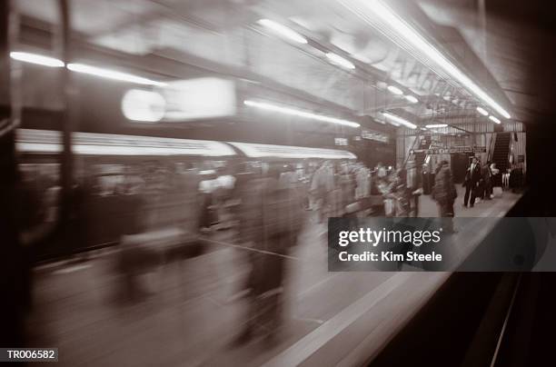 view of platform from new york city subway - professional fighter georges st pierre signs copies of his new book the way of the fight stockfoto's en -beelden