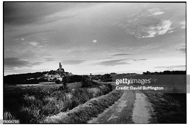 rural road - the cinema society with lands end host a screening of open road films mothers day after party stockfoto's en -beelden