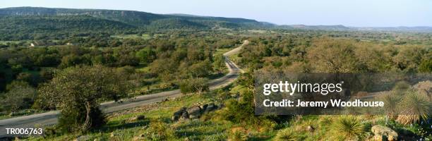 texas hill country road - the cinema society with lands end host a screening of open road films mothers day after party stockfoto's en -beelden