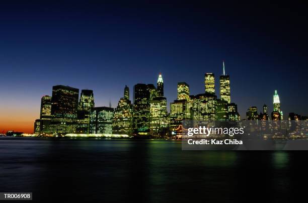 manhattan at night - 6th annual ucp of nyc santa project party and auction benefiting united cerebral palsy of new york city stockfoto's en -beelden