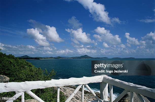 samui island, thailand -- coast view from platform - province de surat thani photos et images de collection