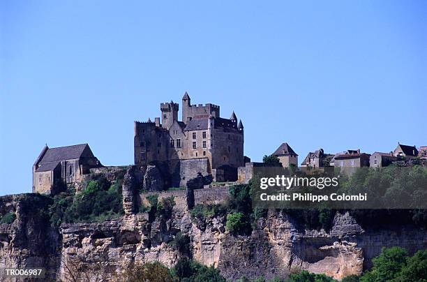 beynac castle in dordogne, france - france foto e immagini stock