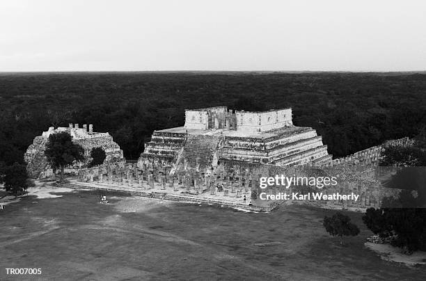 chichen itza ruins - history of football preview screening by tv channel history and sky in munich stockfoto's en -beelden