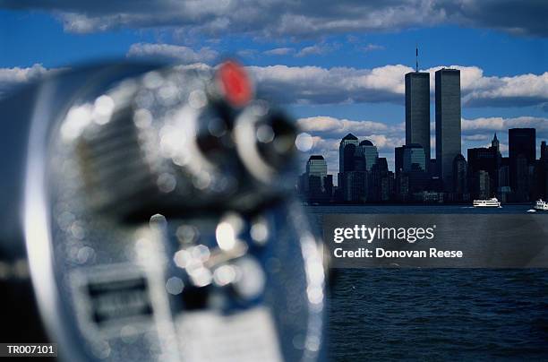 new york city skyline - gen colin powell announces major gift to the city college of new york may 3 stockfoto's en -beelden