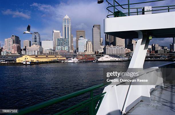 seattle skyline from ferry - north pacific ocean stock pictures, royalty-free photos & images