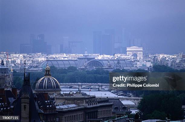 paris cityscape - french far right national front president marine le pen delivers a speech after the results of france regional elections stockfoto's en -beelden